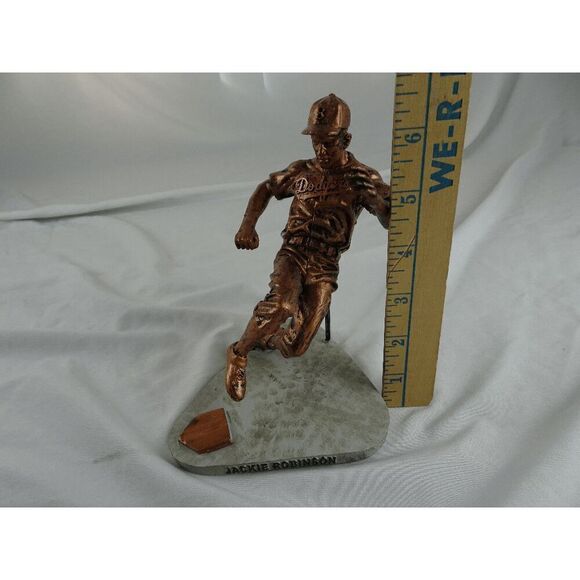 2017 Dodgers Replica Jackie Robinson Statue - Picture 12 of 12